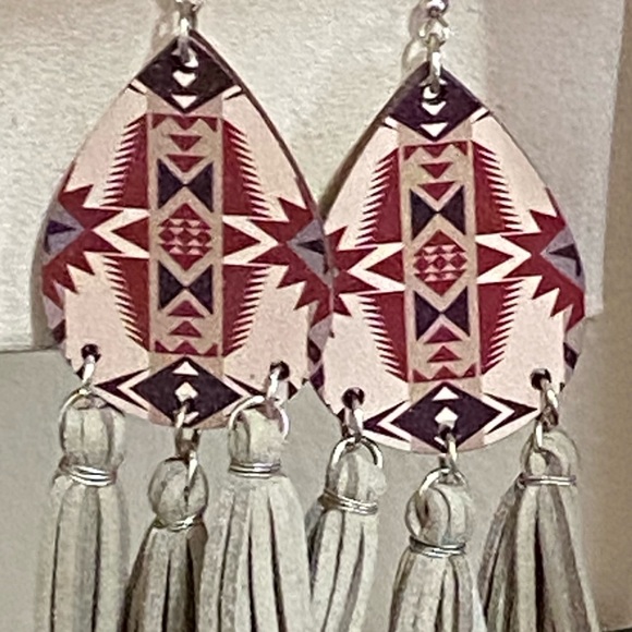 🎉❤️Majestic Fire Wood Teardrop Leather Tassel Fringe Earrings - Picture 2 of 3